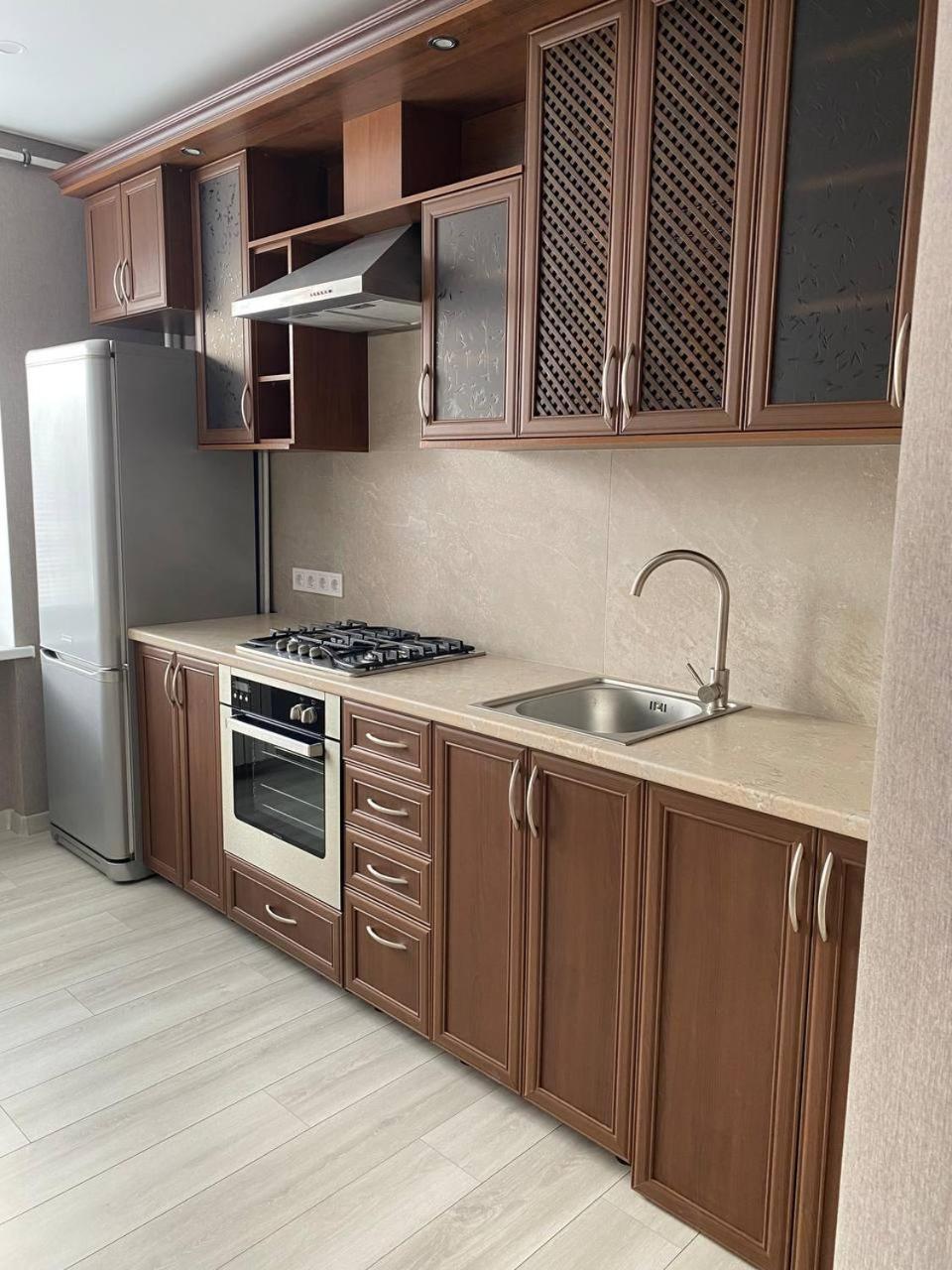Apartpoltava Двокімнатні Апартаменти З Джакузі Біля Листопаду Εξωτερικό φωτογραφία